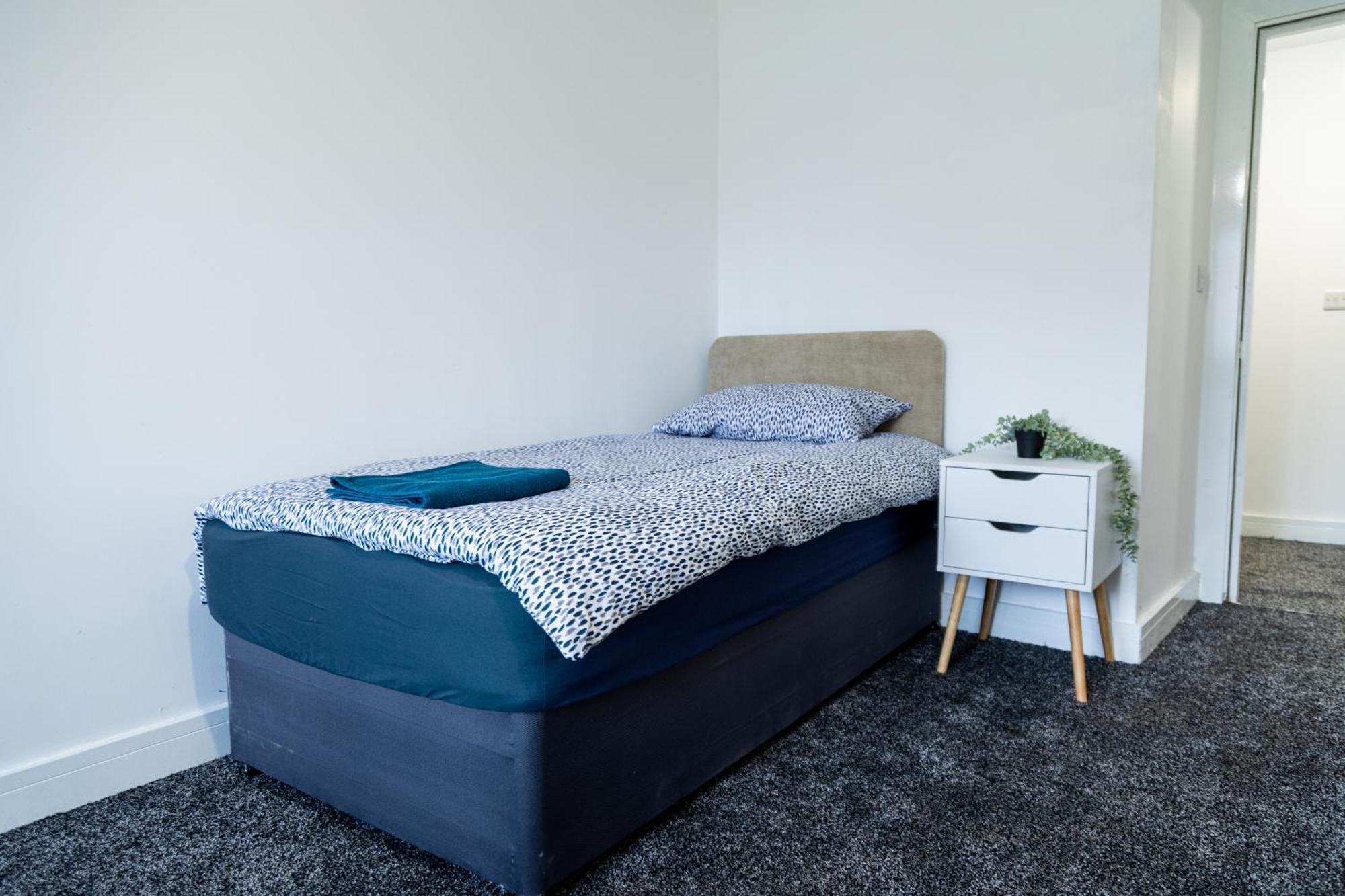 Spacious Ground Floor Apt Near Old Trafford Stadium Манчестер Экстерьер фото